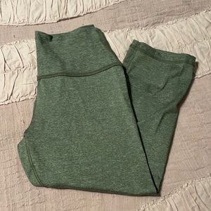 Scorpio Sol Capri Leggings